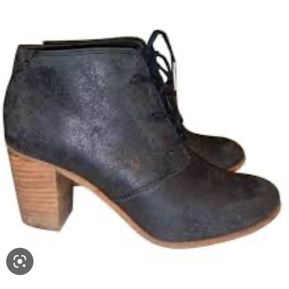 TOMS lace up lunata black booties. Size 8.5.